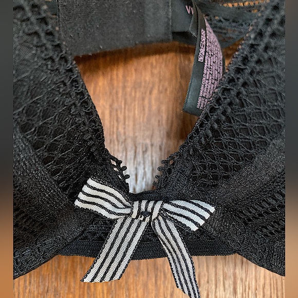 Victoria’s Secret - Black lace Push-Up Bra

Size: 34B - Picture 3 of 16